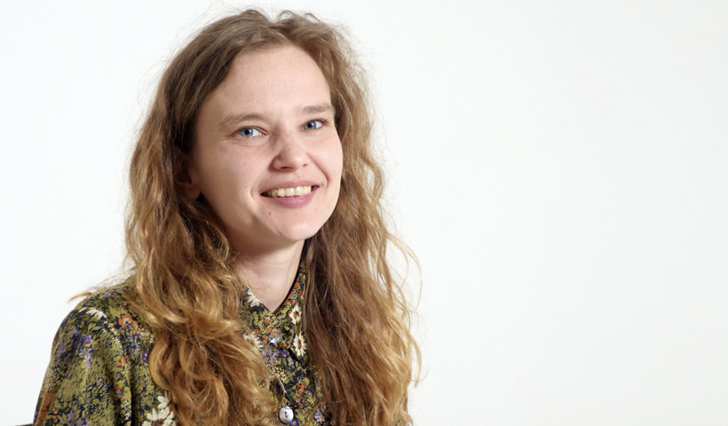 _katya-belous_kouching_poster_820h480-2